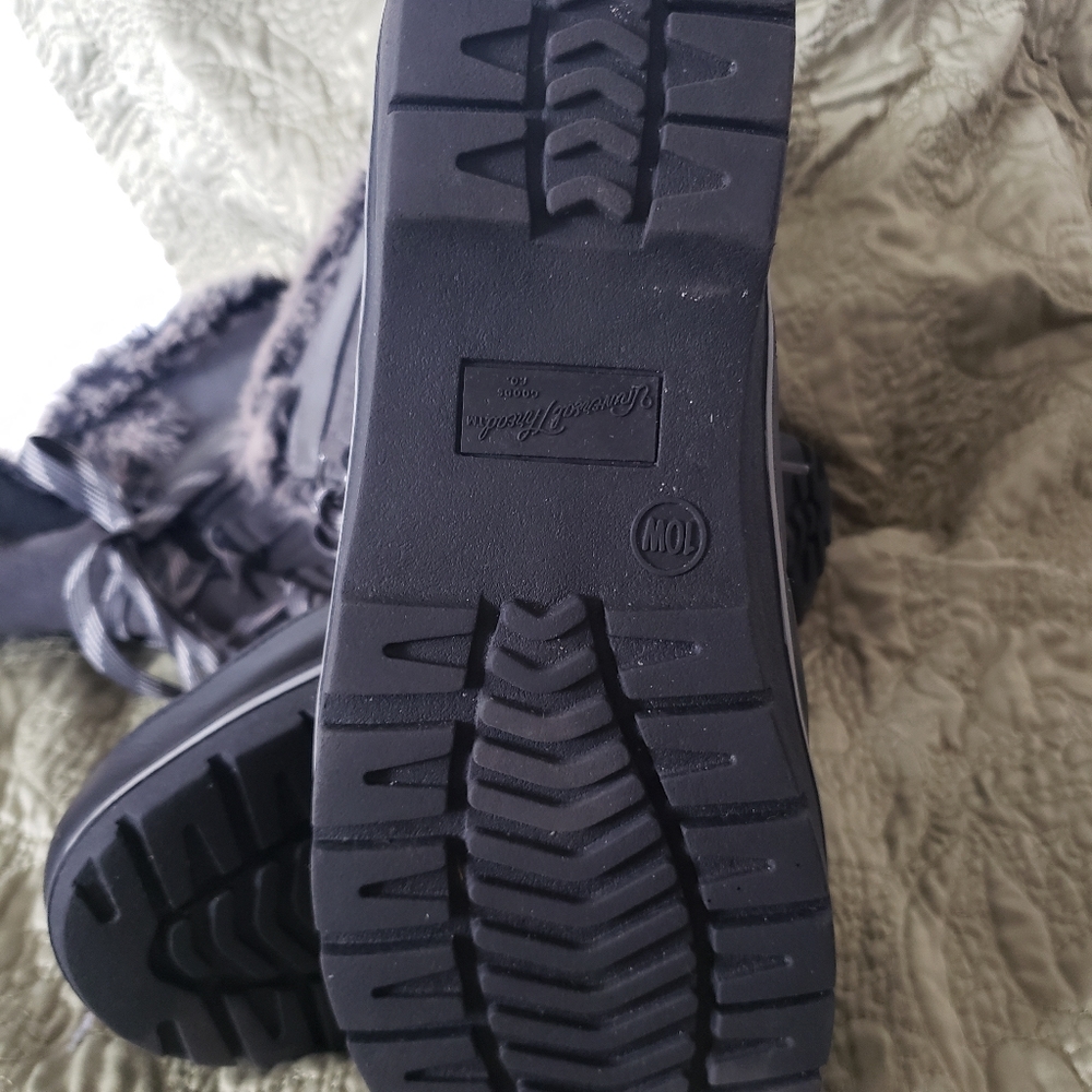 Boots - Picture 2 of 6